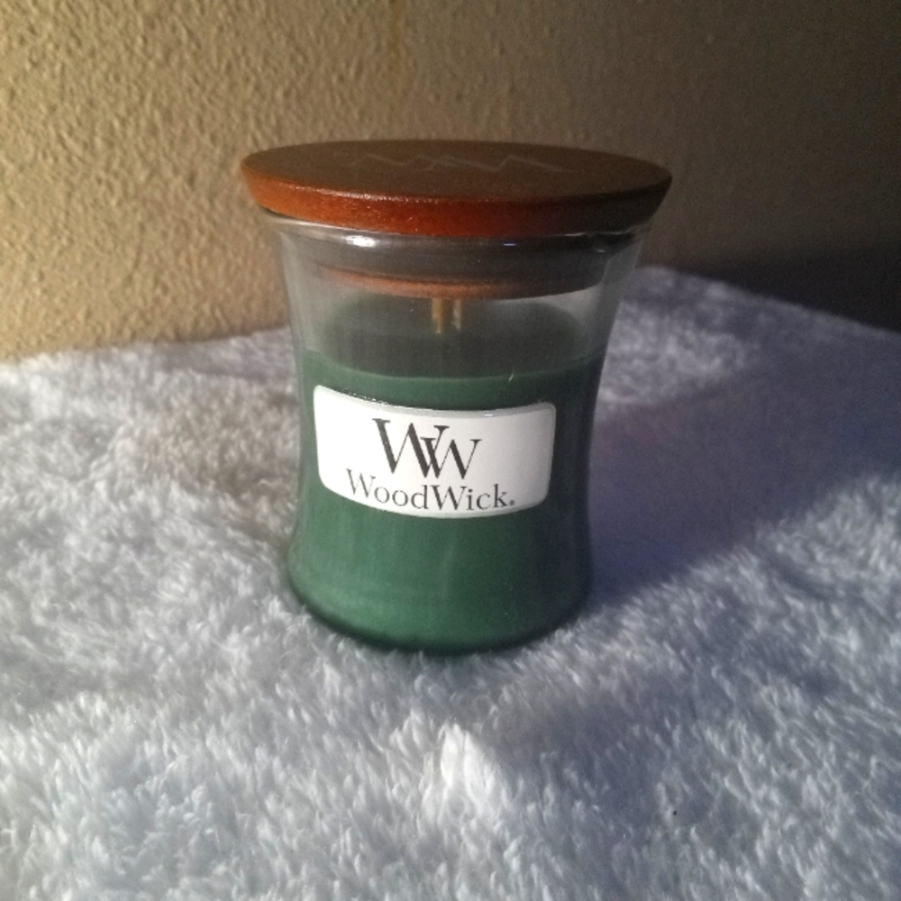 Frosted Wreath Woodwick Mini 3oz Candle New